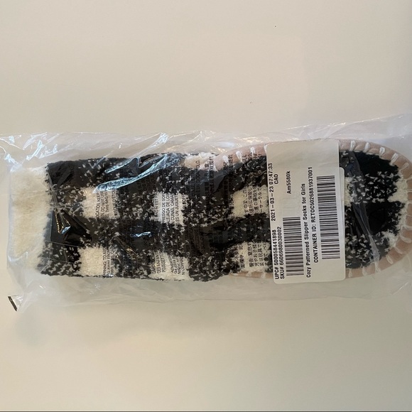 BNWT OLD NAVY kids M slippers - Picture 2 of 6